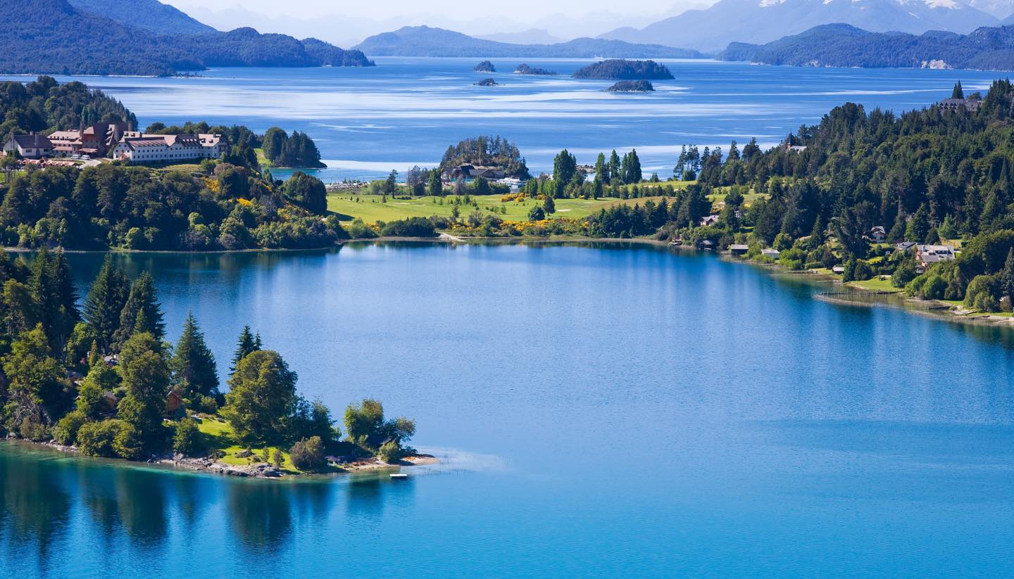 Argentinien - Overhead view of San Carlos de Bariloche, Argentina