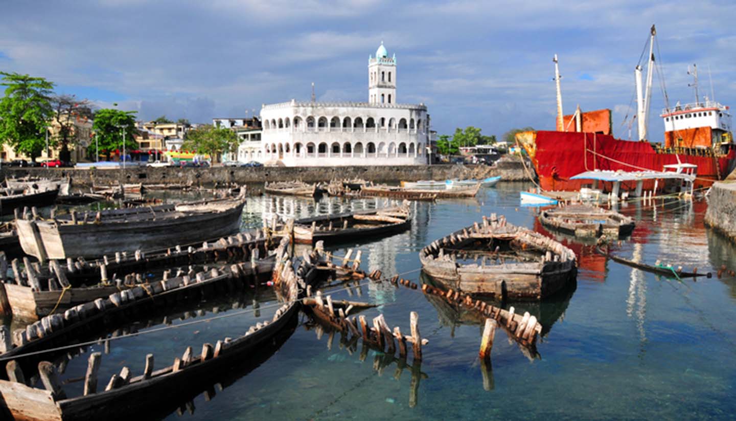 Komoren - Moroni, Comoros: dhow port and the Old Friday Mosque