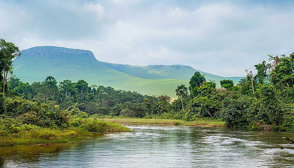 Kongo (Demokratische Republik) - River in the Jungle.