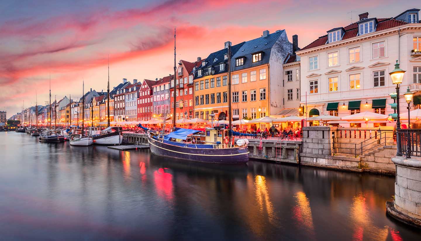 Dänemark - Copenhagen, Denmark at Nyhavn Canal