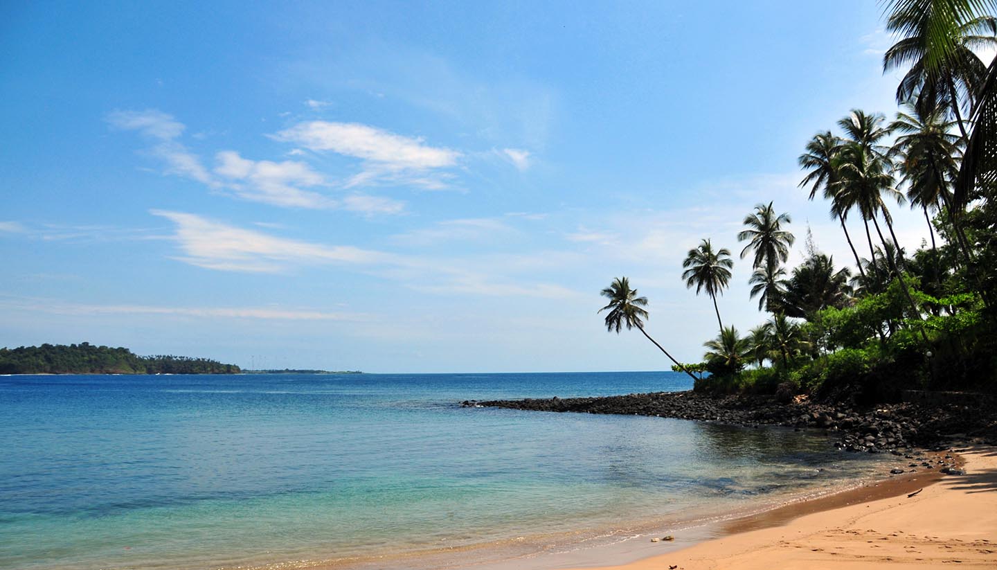 São Tomé und Príncipe - S?o Tom? and Pr?ncipe: Santana cove beach