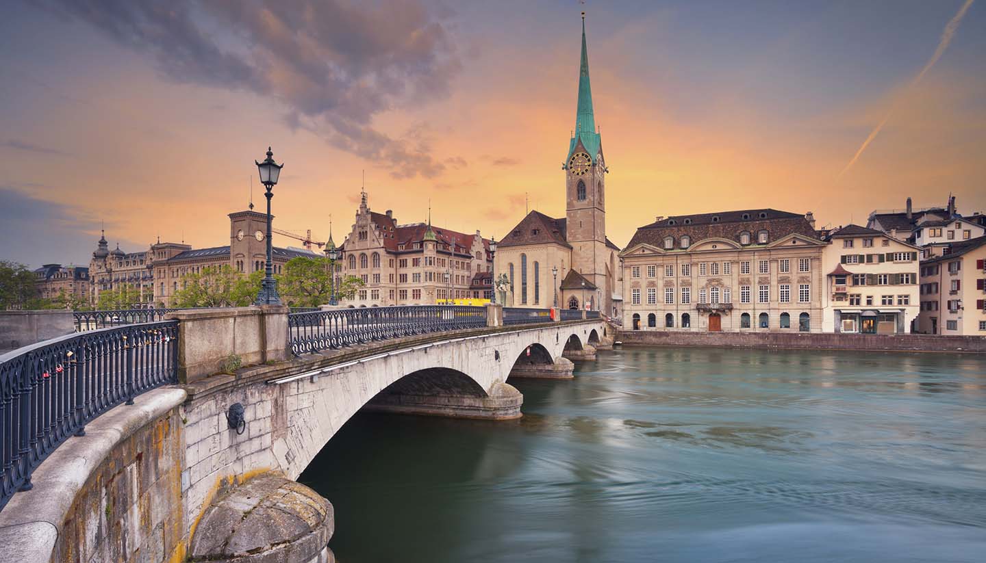 Zürich - Colorful sunset behind the Zurich cityscape