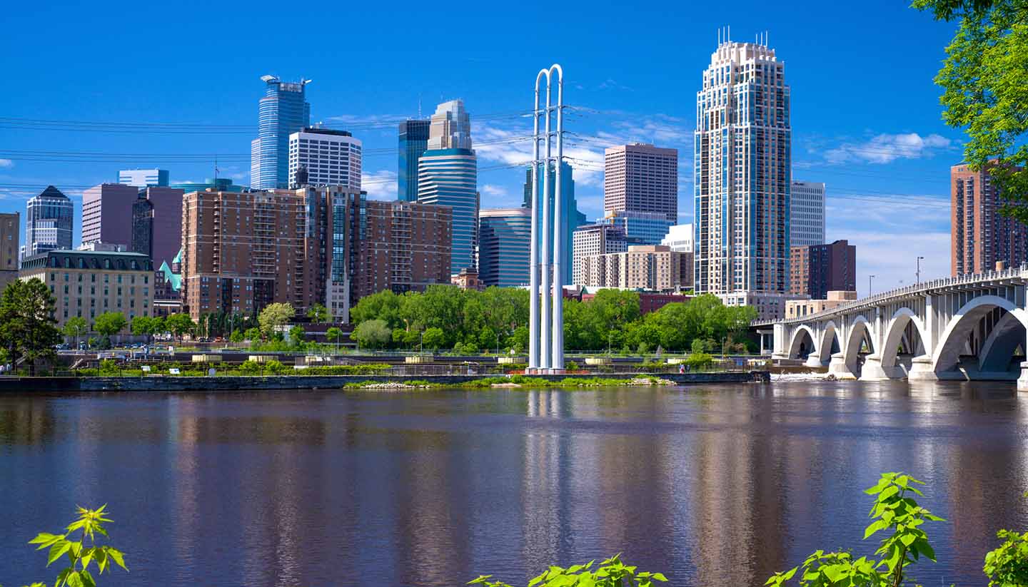 Minnesota - mississippi river, minneapolis skyline