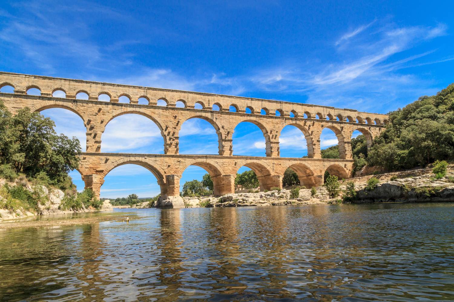 Pont du Gard, das alte römische Aquädukt bei Nîmes in Südfrankreich