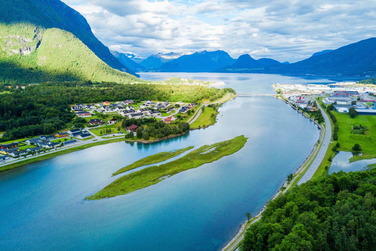 Die Stadt Åndalsnes, wo die Rauma-Linie endet