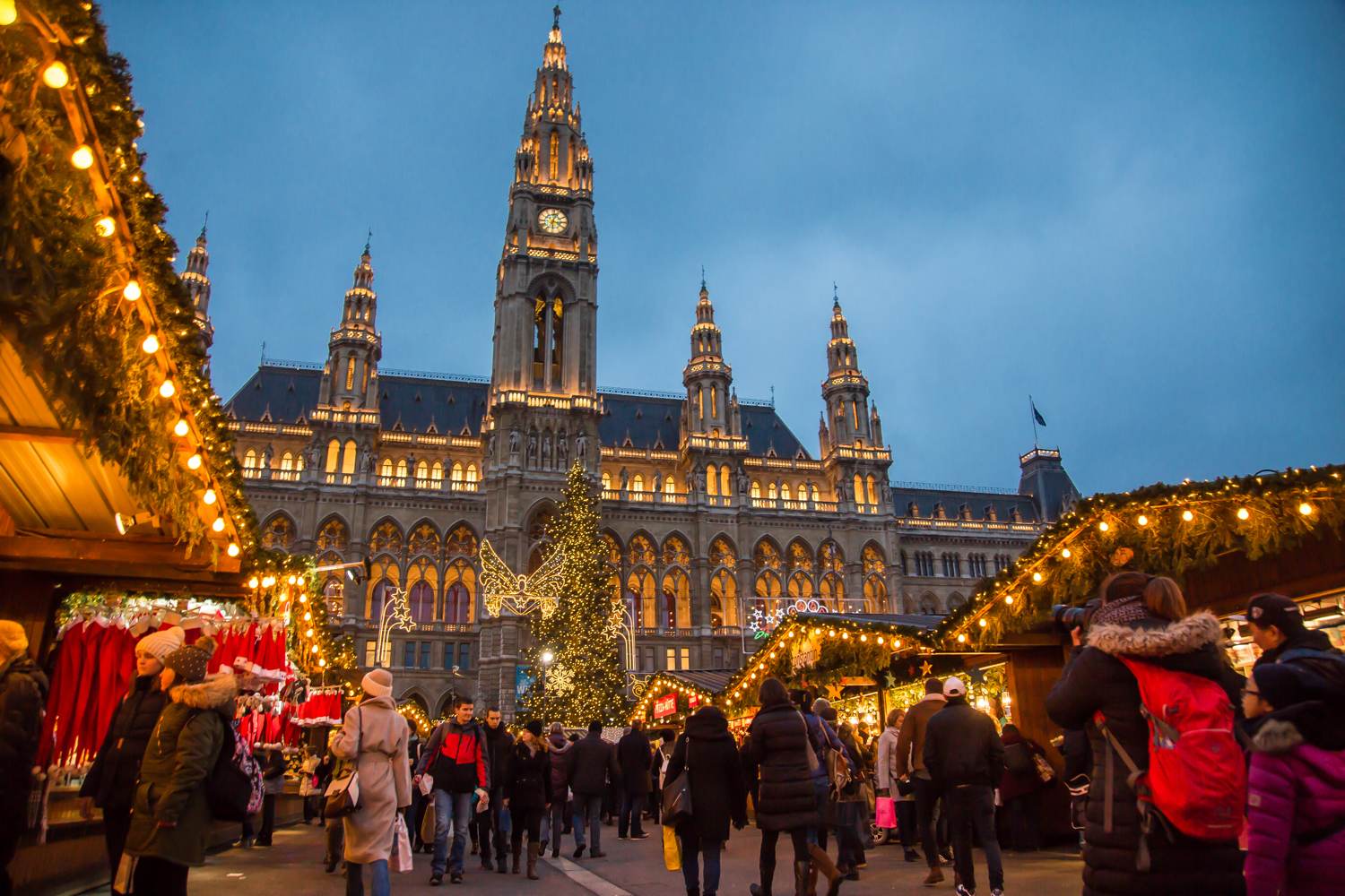 Weihnachtsmarkt am Rathausplatz