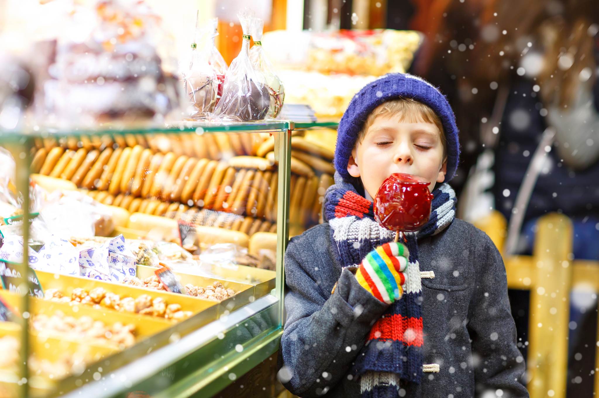 Die 10 besten Weihnachtsmärkte in Europa - shu-Deutschland-Genießen Sie Leckereien auf dem Weihnachtsmarkt-758440303-2048x1360