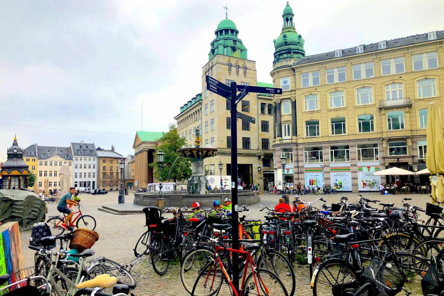 Fahrräder gehören in Kopenhagen zum Stadtbild. Es gibt mehr Bikes als Autos in Dänemarks Hauptstadt.