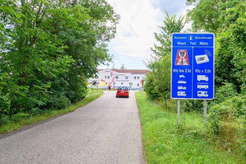 Informationen zur digitalen Vignette Österreichs an einem Grenzübergang